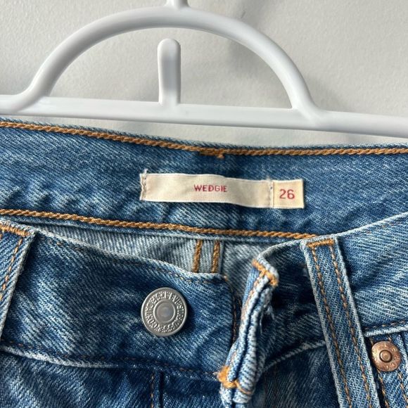 Levi’s Wedgie Jeans - Picture 2 of 3